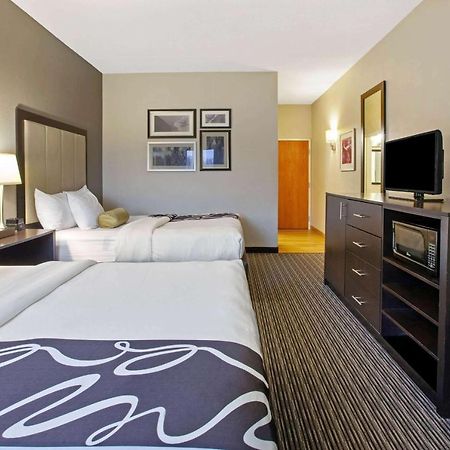 La Quinta Inn & Suites By Wyndham Detroit Metro Airport Romulus Exterior foto