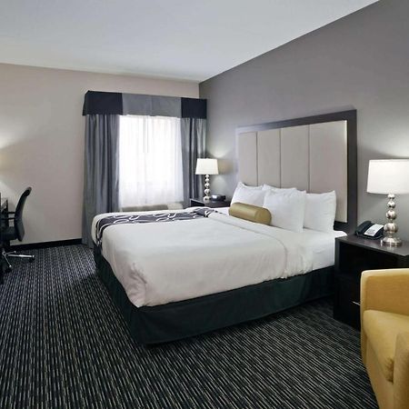 La Quinta Inn & Suites By Wyndham Detroit Metro Airport Romulus Exterior foto