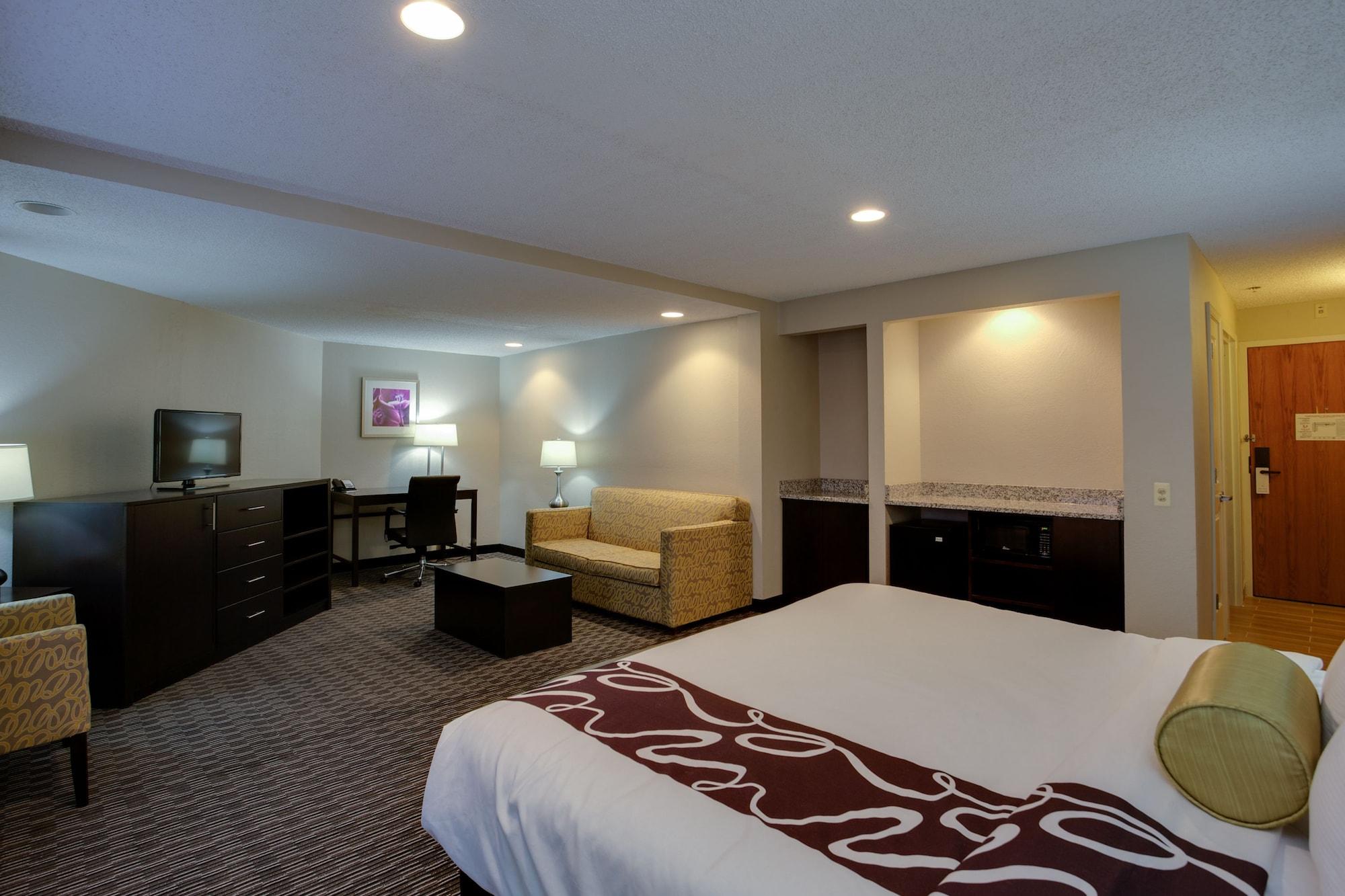 La Quinta Inn & Suites By Wyndham Detroit Metro Airport Romulus Exterior foto