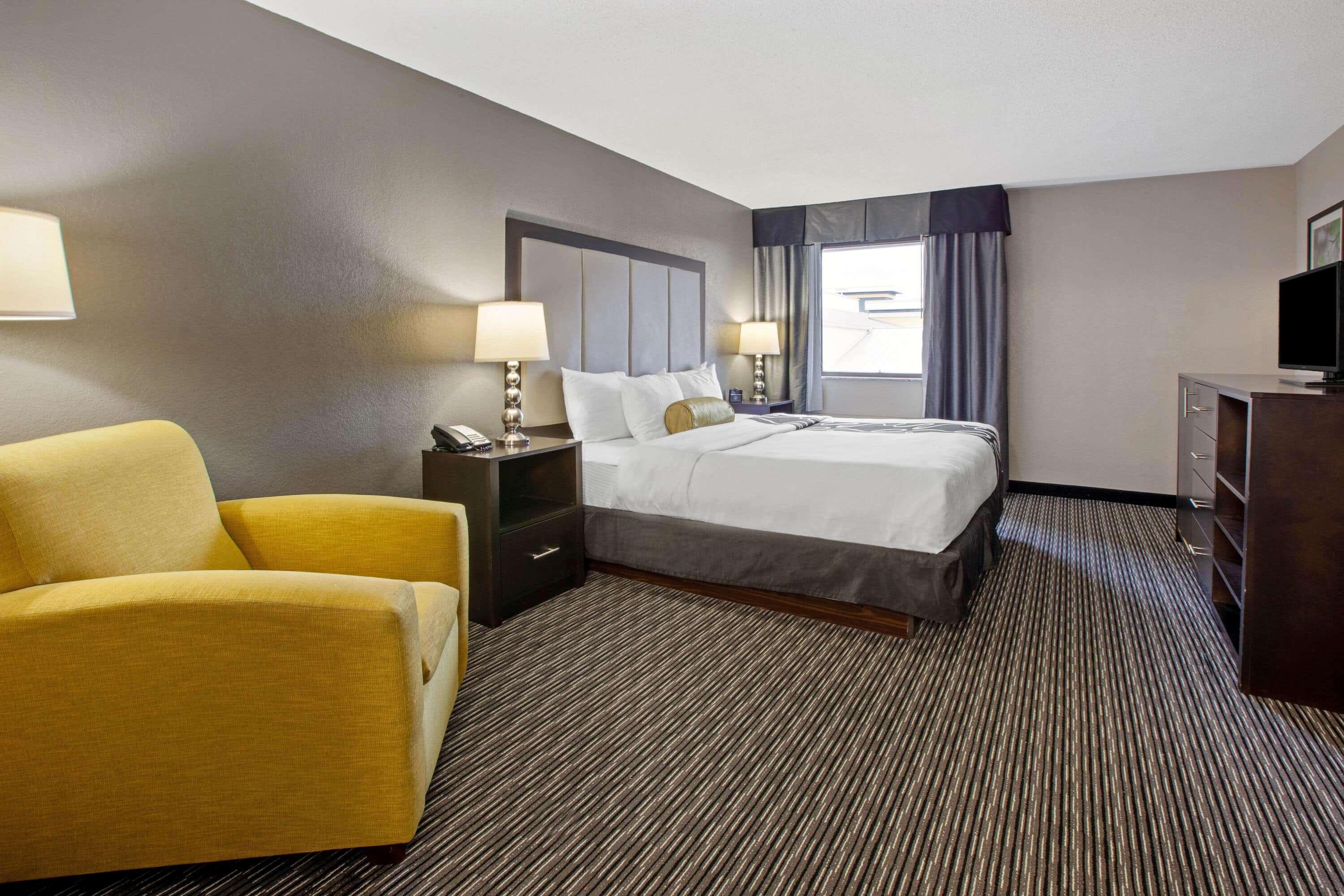 La Quinta Inn & Suites By Wyndham Detroit Metro Airport Romulus Exterior foto