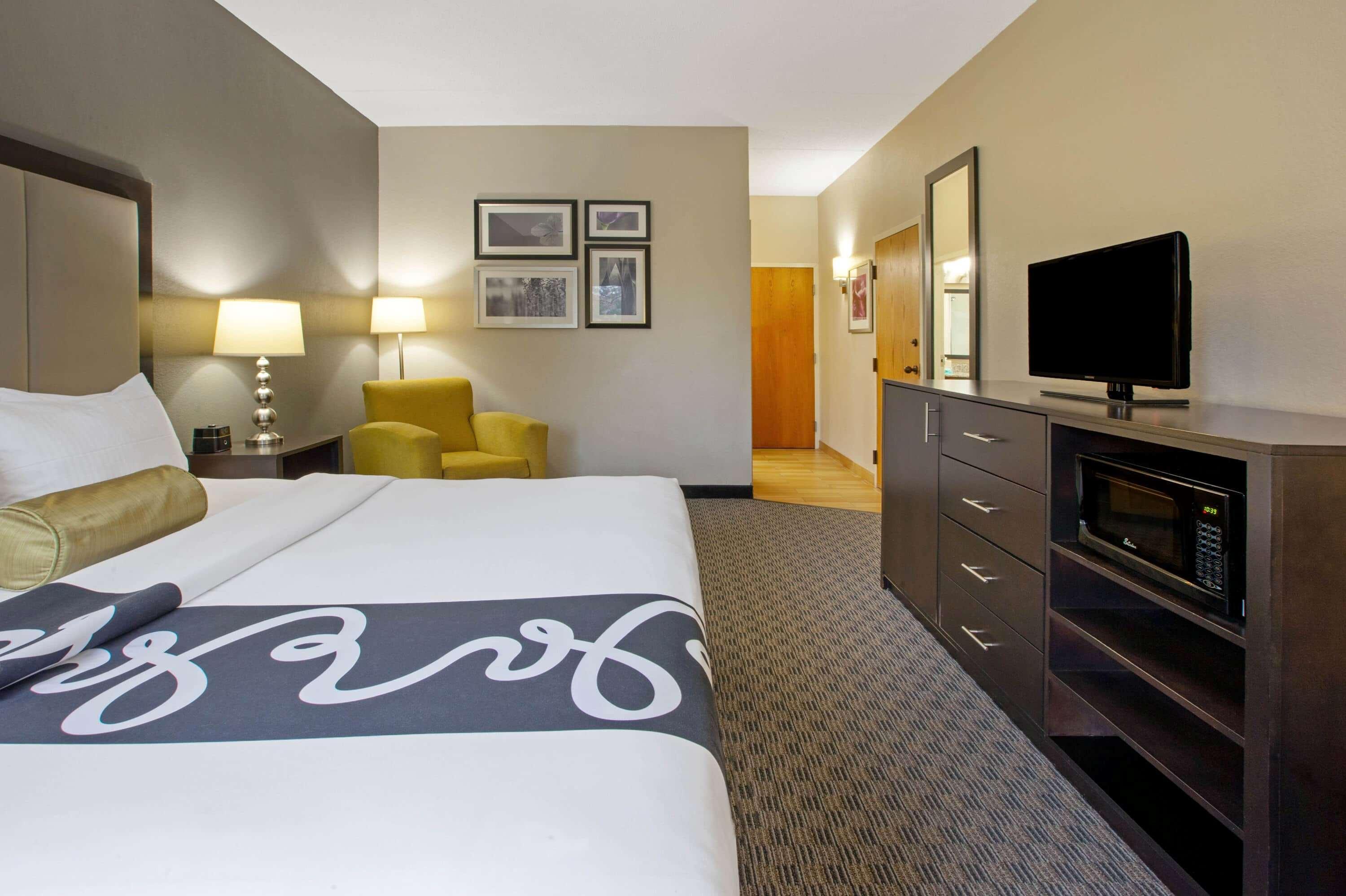 La Quinta Inn & Suites By Wyndham Detroit Metro Airport Romulus Exterior foto