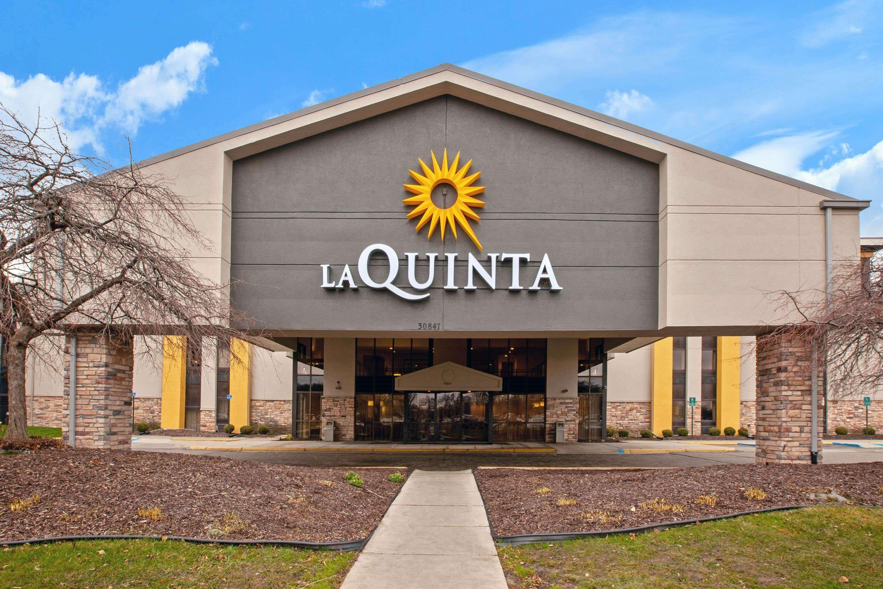 La Quinta Inn & Suites By Wyndham Detroit Metro Airport Romulus Exterior foto