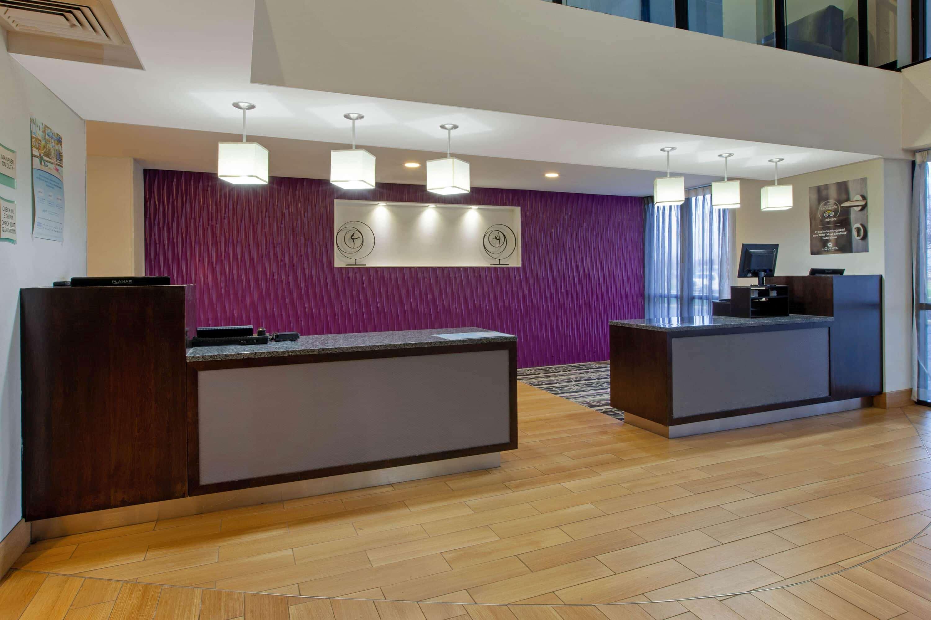 La Quinta Inn & Suites By Wyndham Detroit Metro Airport Romulus Exterior foto