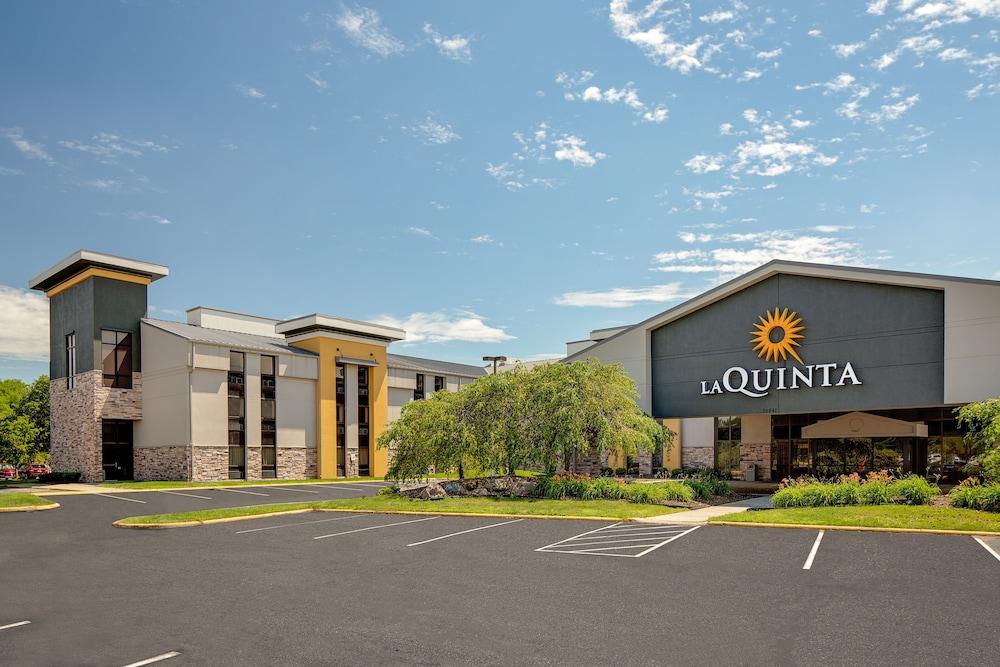 La Quinta Inn & Suites By Wyndham Detroit Metro Airport Romulus Exterior foto