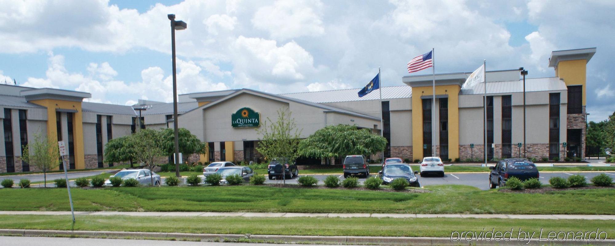 La Quinta Inn & Suites By Wyndham Detroit Metro Airport Romulus Exterior foto