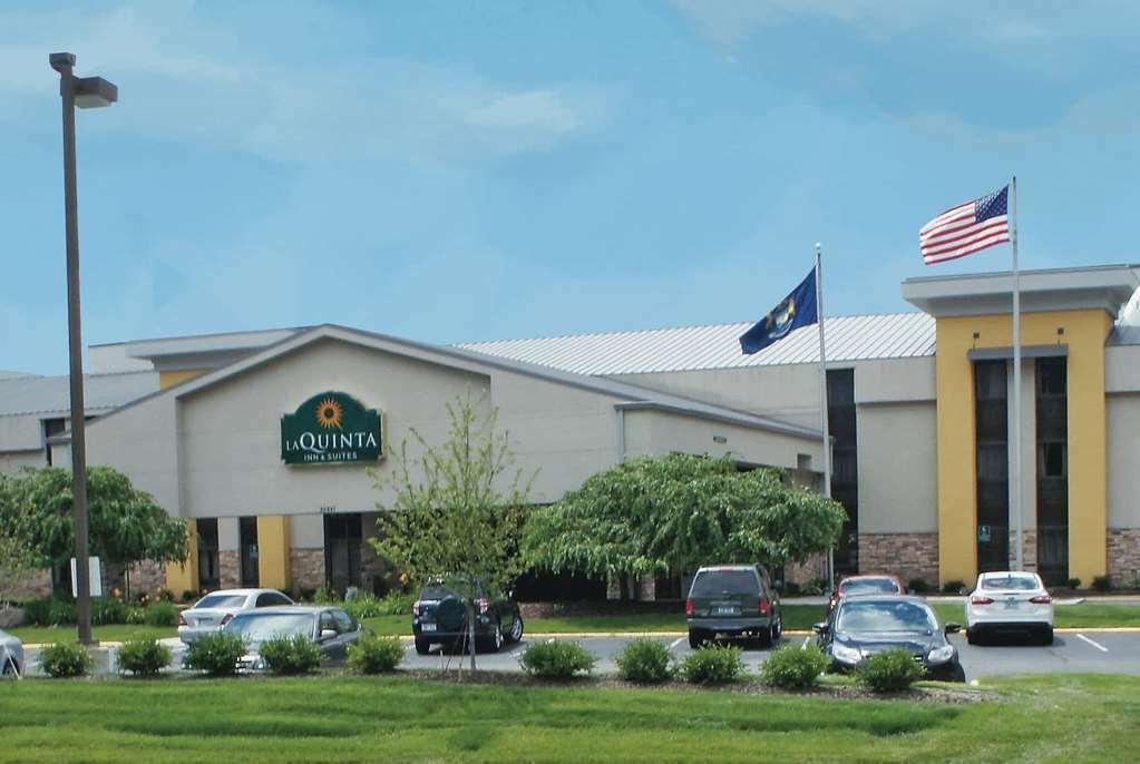 La Quinta Inn & Suites By Wyndham Detroit Metro Airport Romulus Exterior foto